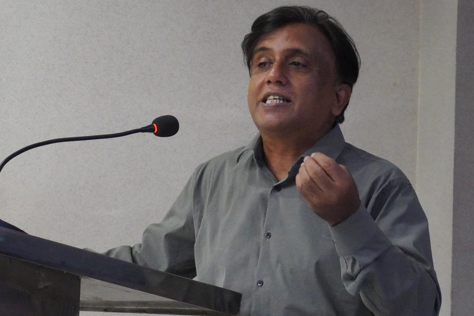 Rehan Hyder speaking to journalists about skill development and digital opportunities at entrepreneurship workshop.